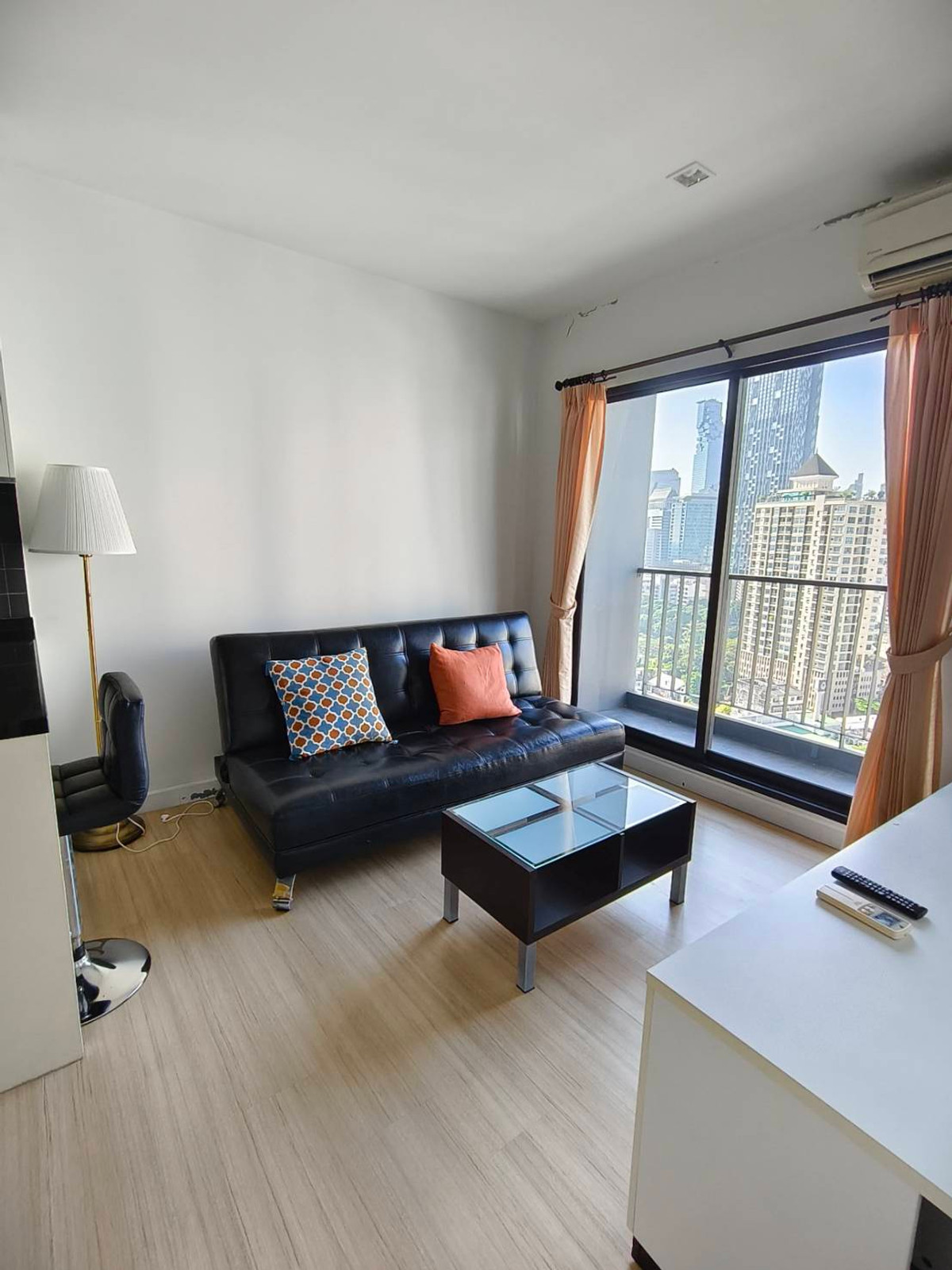 ให้เช่าคอนโดสาทร นราธิวาส : 1ห้องนอน 1ห้องน้ำ ให้เช่า เฟอร์นิเจอร์ตกแต่งพร้อมอยู่ เครื่องใช้ไฟฟ้าครบ