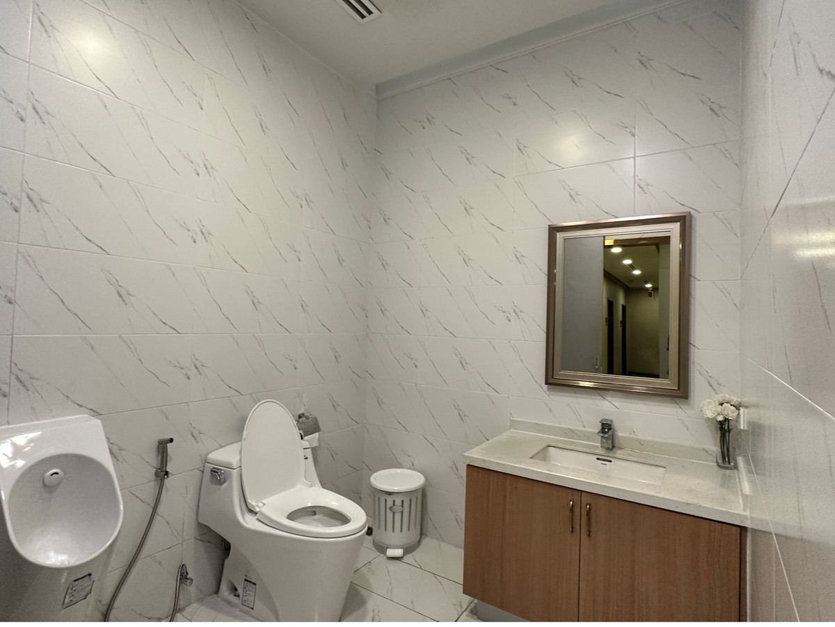 ขายสำนักงานสุขุมวิท อโศก ทองหล่อ : ขายคลินิกทำเลทอง ติด BTS เอกมัย พร้อมโฉนด