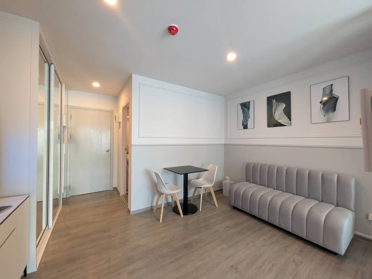 For RentCondoBangna, Bearing, Lasalle : For rent, Regent Home Bangna, fully furnished, new room, ready to move in, only 9,500 baht/month, near BTS Bangna 400 meters.