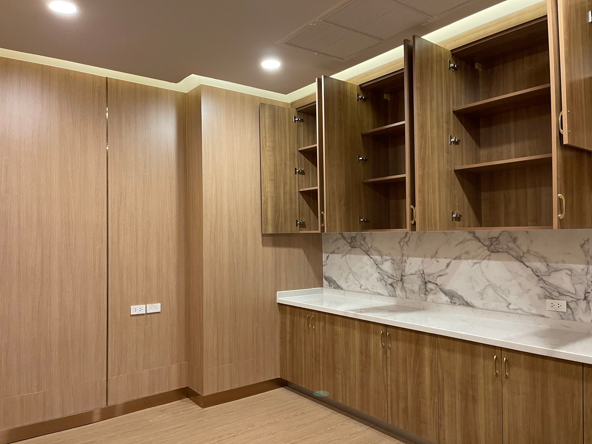 ขายสำนักงานสุขุมวิท อโศก ทองหล่อ : ขายคลินิกทำเลทอง ติด BTS เอกมัย พร้อมโฉนด 