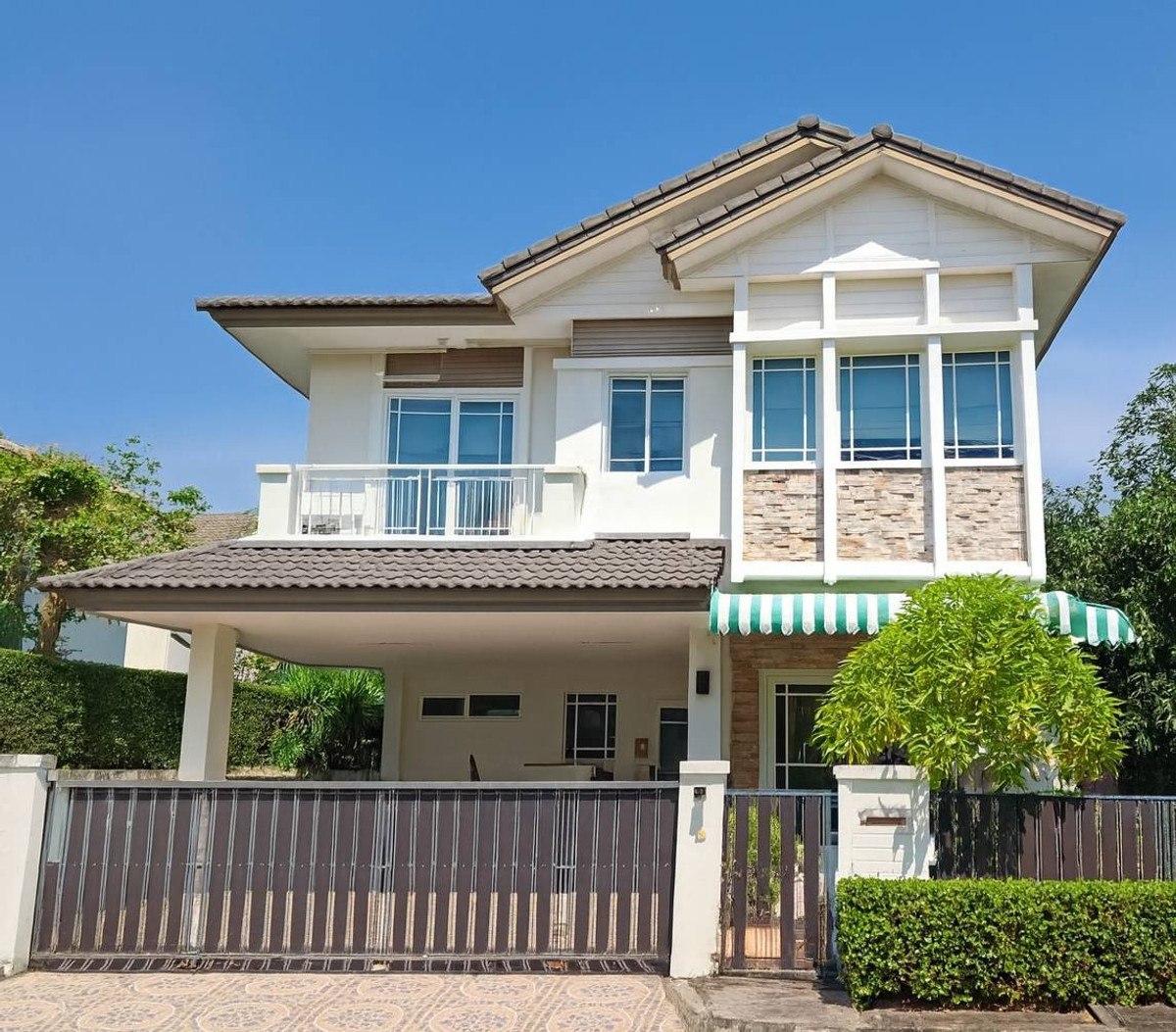 For SaleHousePattanakan, Srinakarin : 🏡 Luxury detached house for sale Cheapest in the project, Manthana Rama 9 - Srinakarin, including all furniture.