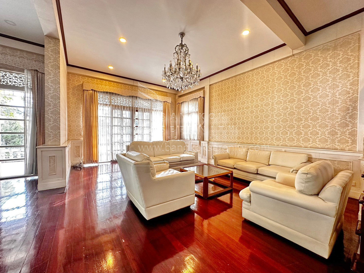 ให้เช่าบ้านพระราม 9 เพชรบุรีตัดใหม่ RCA : Single House for Rent with Private Pool – Rama 9 / Soonvijai