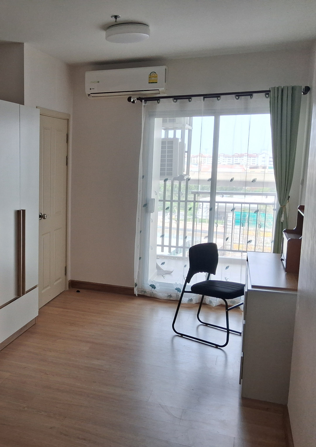 ขายคอนโดรัตนาธิเบศร์ สนามบินน้ำ พระนั่งเกล้า : ขายด่วนราคาขาดทุน คอนโด 47ตรม.ชั้น7 /1ห้องนอน/1ห้องน้ำ/1ห้องครัว/1ระเบียง/จอดรถ