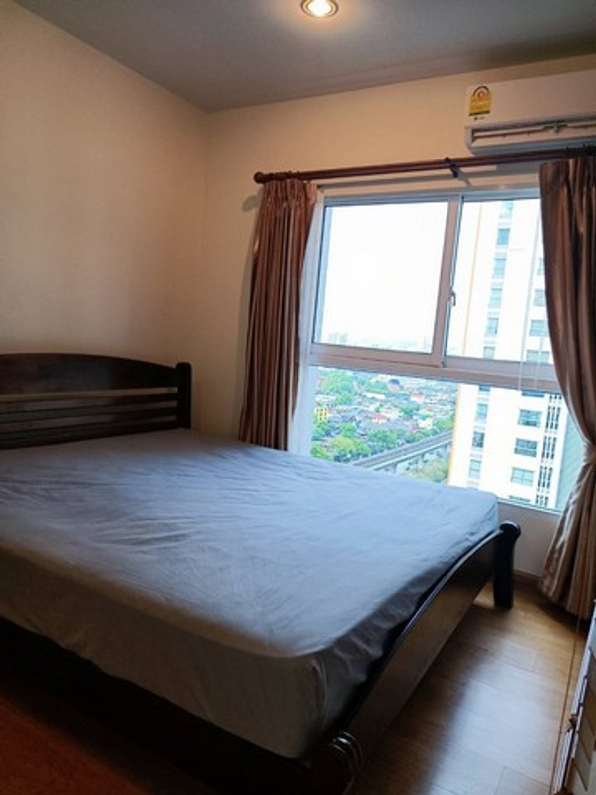 For RentCondoThaphra, Talat Phlu, Wutthakat : For rent: Parkland grand taksin, 19th floor, size 35 sq m., complete with furniture and electrical appliances.
