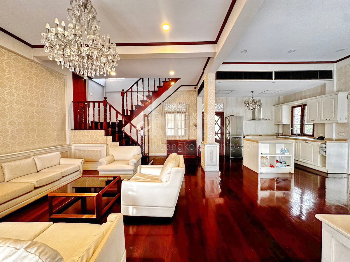 ให้เช่าบ้านพระราม 9 เพชรบุรีตัดใหม่ RCA : Single House for Rent with Private Pool – Rama 9 / Soonvijai