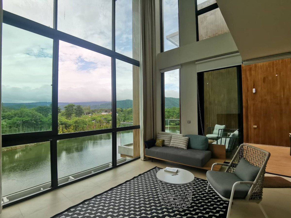 ขายคอนโดปากช่อง เขาใหญ่ : คอนโด swanlake khao yai , duplex unit 136 sqm.  ตำแหน่งวิวสวยที่สุด ท่ามกลางทะเลสาบ และขุนเขา  2 นอน 2 น้ำ  double volume ceiling.  