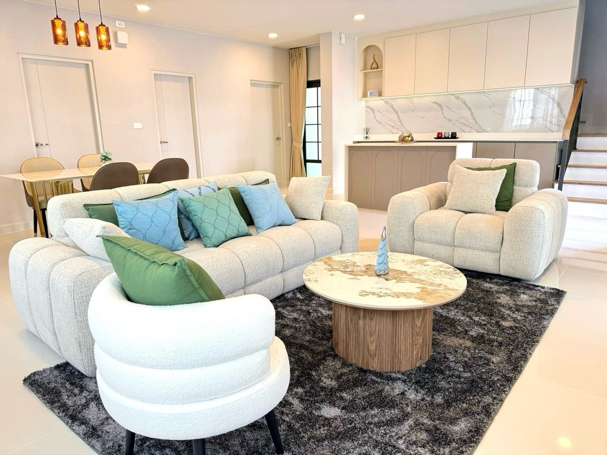 For RentHouseBangna, Bearing, Lasalle : ✨For rent: detached house in Centro Bangna. Two-storeys detached house features 3 bedrooms| 4 bathrooms.
Fully furnished. Pet-friendly💥Rental Fee: 100,000 THB|month. 