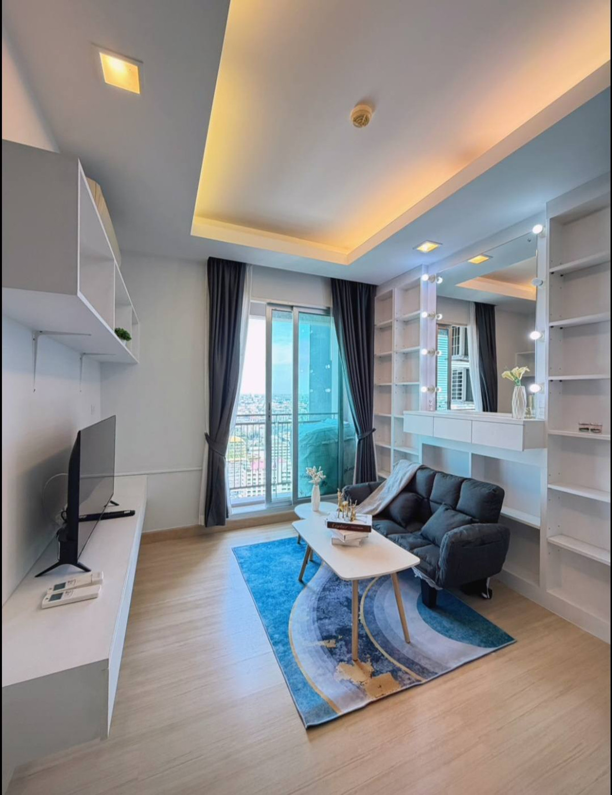 ให้เช่าคอนโดพระราม 9 เพชรบุรีตัดใหม่ RCA : คอนโด ชั้น 28 พร้อมเฟอร์นิเจอร์ ตกแต่งสวยงาม ให้เช่า ย่านเพชรบุรีตัดใหม่-ทองหล่อ ใกล้โรงพยาบาลคามิลเลียน เพียง 750 เมตร