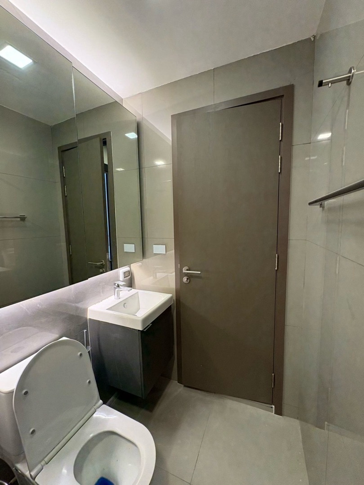 For RentCondoSapankwai,Jatujak : PFD-07495	Condo for Rent:  The Privacy Jatujak Schedule a viewing ■ Line: @propertyfinder		