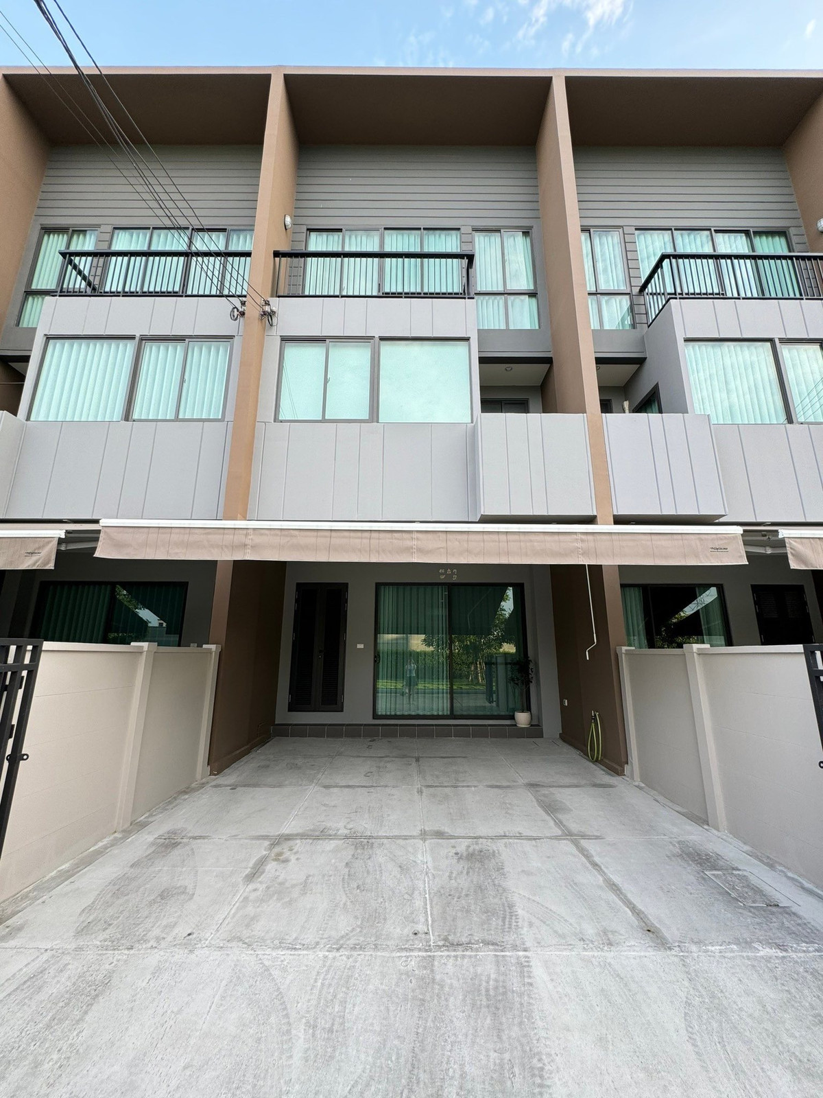 For RentTownhomeMin Buri, Romklao : Townhome Baan Klang Muang Rama 9  Krungthep Kreetha 