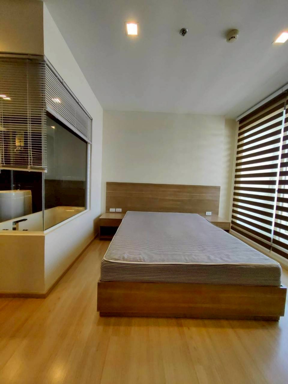 For RentCondoSathorn, Narathiwat : Hot Price , Big Size 🕌 45 Sqm+bathtub Fullyfurnish , Rhythm Sathorn 23,000-