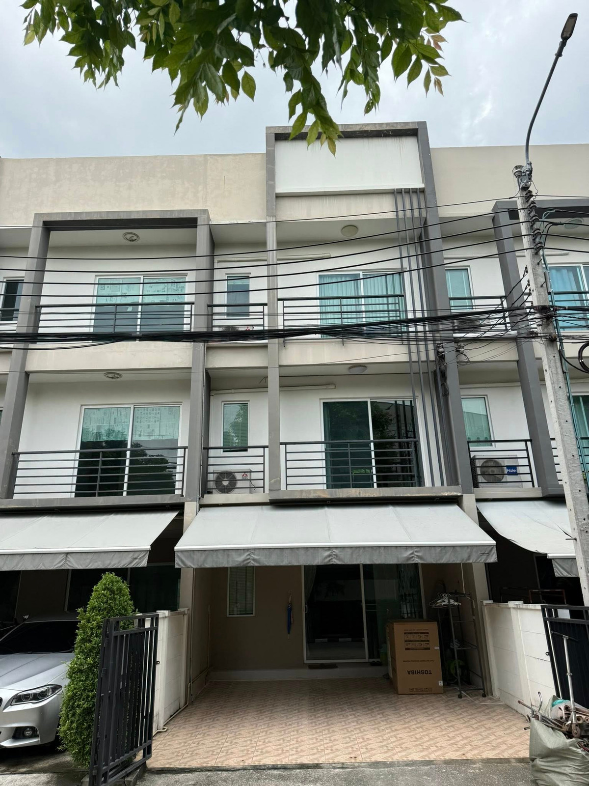 For RentTownhomeOnnut, Udomsuk : HR098 Baan Klang Muang Sukhumvit 77, good location