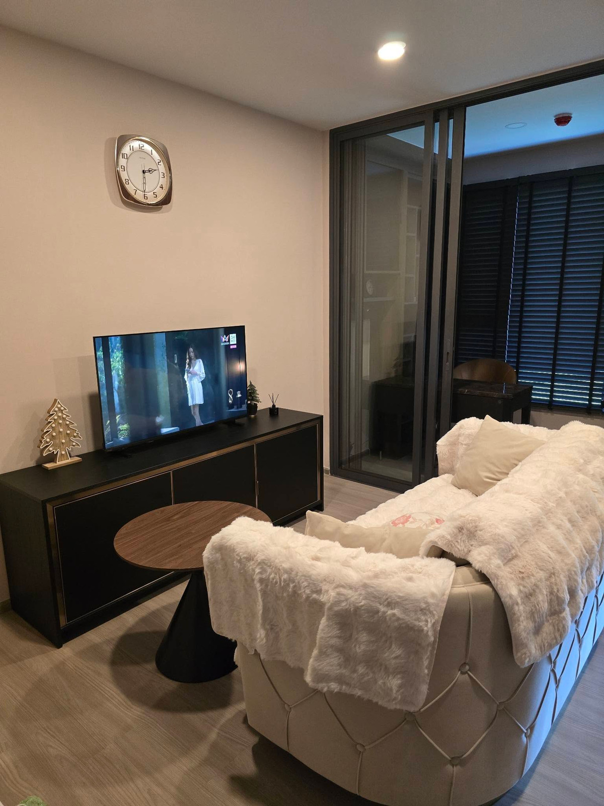 For RentCondoKhlongtoei, Kluaynamthai : PFD-07582 Condo for Rent:  Aspire Sukhumvit Rama 4 Schedule a viewing ■ Line: @propertyfinder	