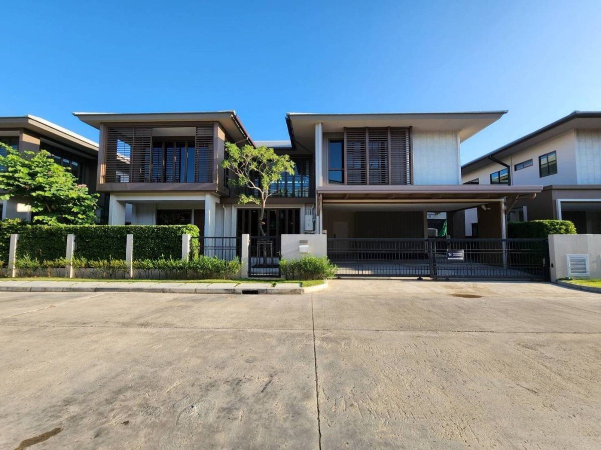 For RentHousePattanakan, Srinakarin : Luxurious single house for rent, Burasiri Krungthep Kreetha, Please Contect: 0828944624