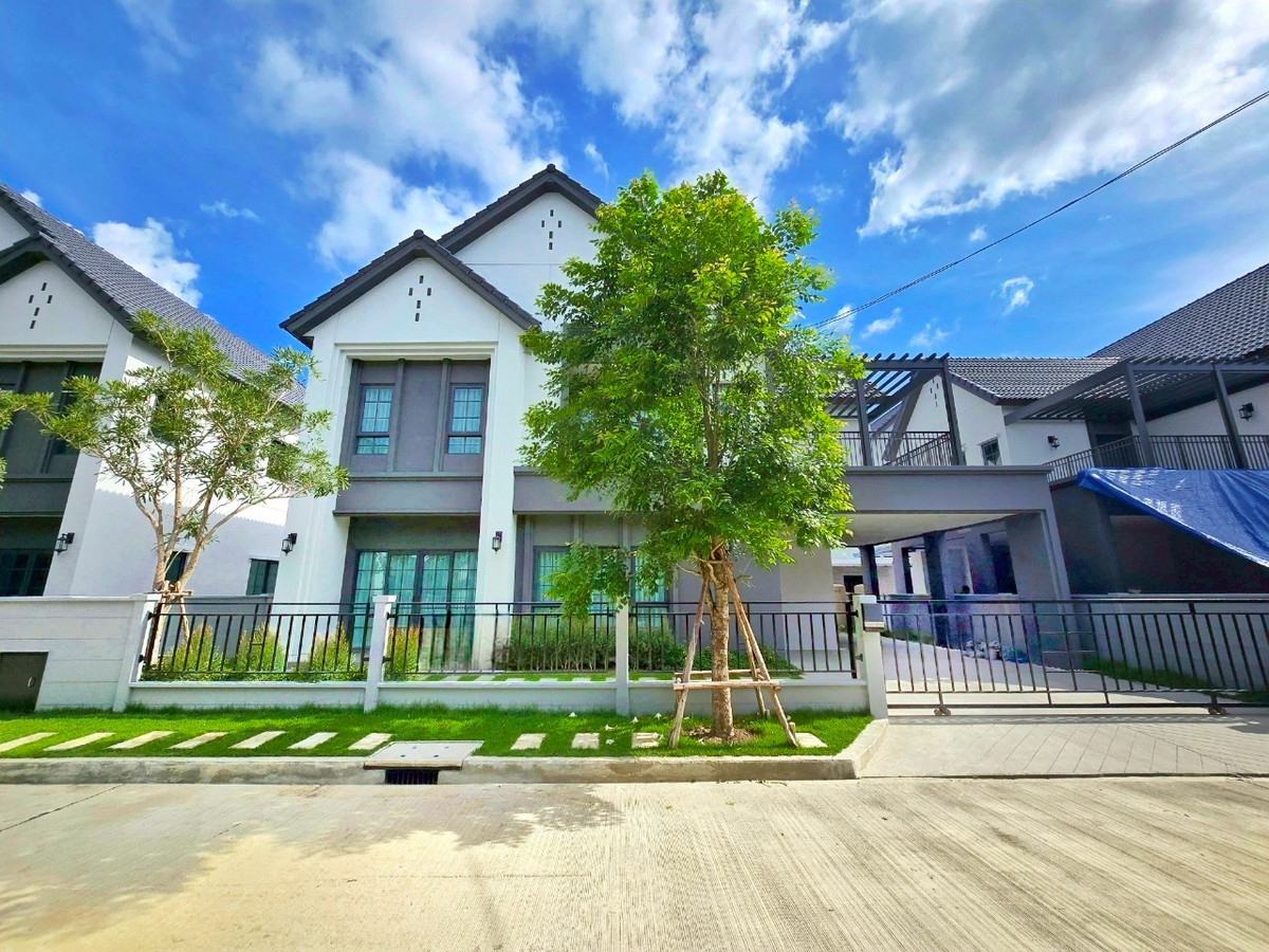 For RentHouseBangna, Bearing, Lasalle : Single house for rent, Centro Bangna Phase 2 (4 bedrooms, 5 bathrooms + maids room) near Mega Bangna, fully furnished, ready to move in.