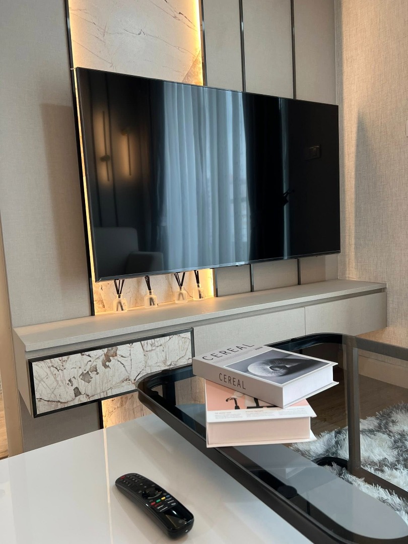 For RentCondoRatchadapisek, Huaikwang, Suttisan : 🔥Urgent Rental🔥 The Kris Ratchada 17, spacious, beautifully decorated, fully furnished, ready to move in, near MRT Sutthisan