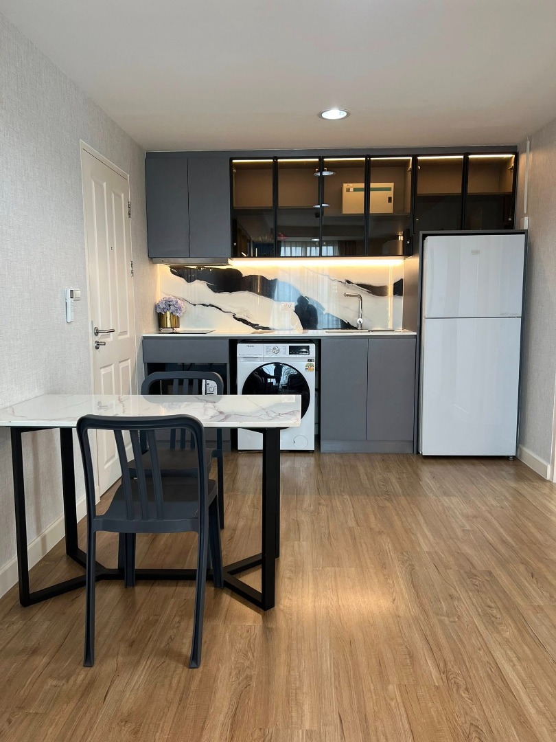 For RentCondoRatchadapisek, Huaikwang, Suttisan : 🔥Urgent Rental🔥 The Kris Ratchada 17, spacious, beautifully decorated, fully furnished, ready to move in, near MRT Sutthisan