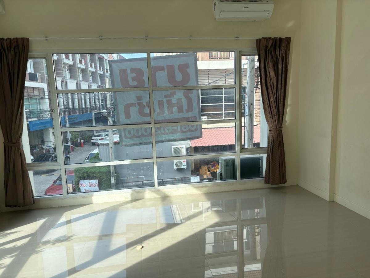 ให้เช่าทาวน์โฮมเกษตร นวมินทร์ ลาดปลาเค้า : 🔥ให้เช่าด่วน🔥พรีเมี่ยม เพลส เอกมัย-รามอินทรา บ้านให้เช่า 5 ห้องนอน บ้านหลังมุม เฟอร์นิเจอร์ครบพร้อมเข้าอยู่ เดินทางสะดวก