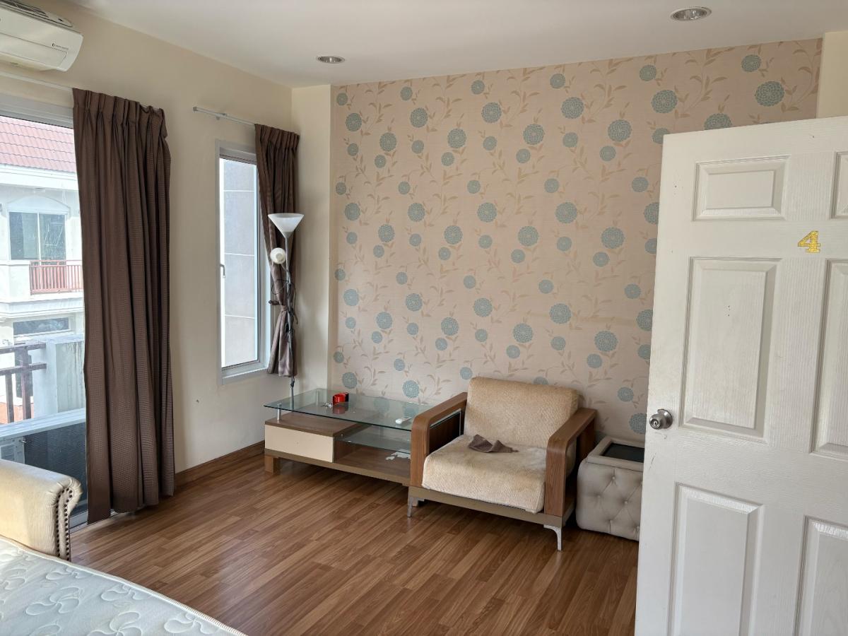 ให้เช่าทาวน์โฮมเกษตร นวมินทร์ ลาดปลาเค้า : 🔥ให้เช่าด่วน🔥พรีเมี่ยม เพลส เอกมัย-รามอินทรา บ้านให้เช่า 5 ห้องนอน บ้านหลังมุม เฟอร์นิเจอร์ครบพร้อมเข้าอยู่ เดินทางสะดวก