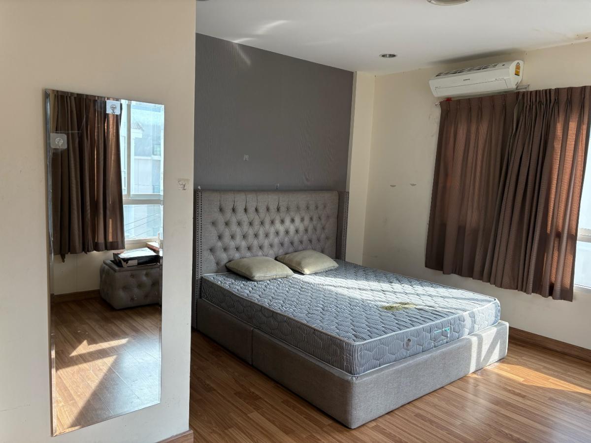 ให้เช่าทาวน์โฮมเกษตร นวมินทร์ ลาดปลาเค้า : 🔥ให้เช่าด่วน🔥พรีเมี่ยม เพลส เอกมัย-รามอินทรา บ้านให้เช่า 5 ห้องนอน บ้านหลังมุม เฟอร์นิเจอร์ครบพร้อมเข้าอยู่ เดินทางสะดวก