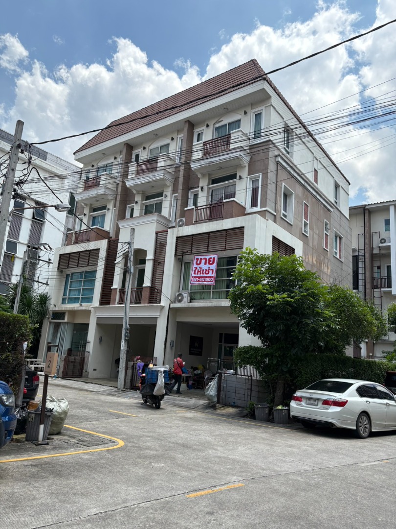 ให้เช่าทาวน์โฮมเกษตร นวมินทร์ ลาดปลาเค้า : 🔥ให้เช่าด่วน🔥พรีเมี่ยม เพลส เอกมัย-รามอินทรา บ้านให้เช่า 5 ห้องนอน บ้านหลังมุม เฟอร์นิเจอร์ครบพร้อมเข้าอยู่ เดินทางสะดวก