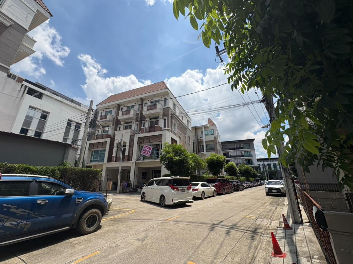 ให้เช่าทาวน์โฮมเกษตร นวมินทร์ ลาดปลาเค้า : 🔥ให้เช่าด่วน🔥พรีเมี่ยม เพลส เอกมัย-รามอินทรา บ้านให้เช่า 5 ห้องนอน บ้านหลังมุม เฟอร์นิเจอร์ครบพร้อมเข้าอยู่ เดินทางสะดวก