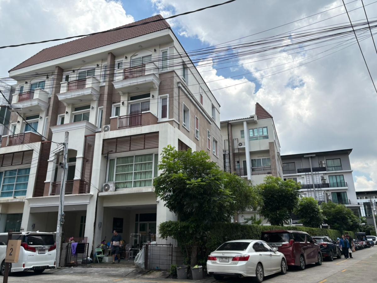 ให้เช่าทาวน์โฮมเกษตร นวมินทร์ ลาดปลาเค้า : 🔥ให้เช่าด่วน🔥พรีเมี่ยม เพลส เอกมัย-รามอินทรา บ้านให้เช่า 5 ห้องนอน บ้านหลังมุม เฟอร์นิเจอร์ครบพร้อมเข้าอยู่ เดินทางสะดวก