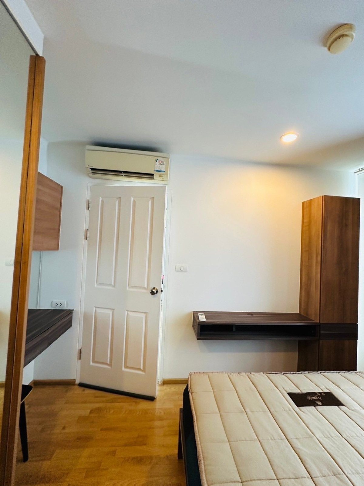 For RentCondoPattanakan, Srinakarin : 🔥 For rent U Delight Residence Phatthanakan-Thonglor 🔥 📍 Near Airport Link Ramkhamhaeng (just a few minutes walk) 🚆