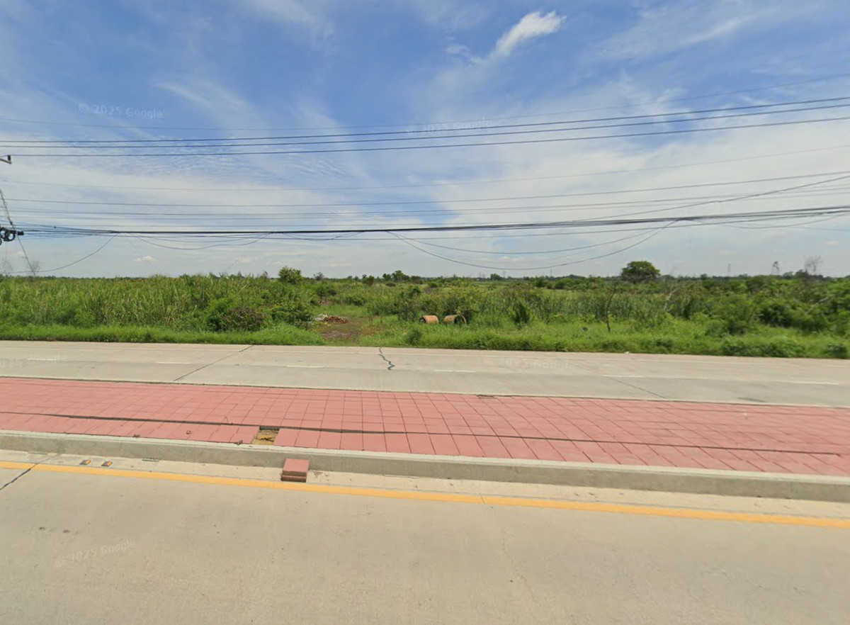 For SaleLandAyutthaya : Land for sale in Ayutthaya, 3 plots, 77 rai, Lat Bua Luang District, next to the road.