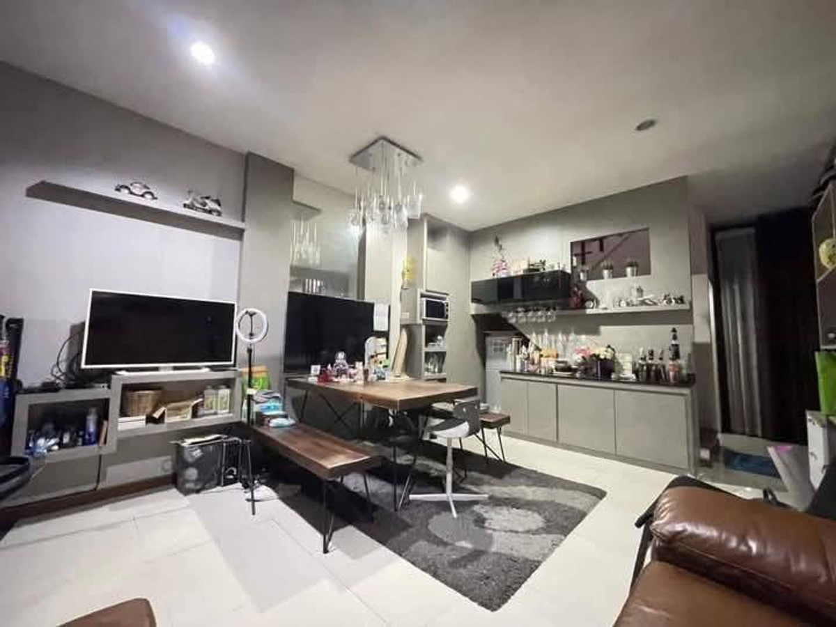 For SaleTownhomeChaengwatana, Muangthong : Townhouse for sale 📍 Haus 35 Chaengwattana 📍 3 bedrooms, 3 bathrooms, next to the entrance/exit of Si Rat Expressway