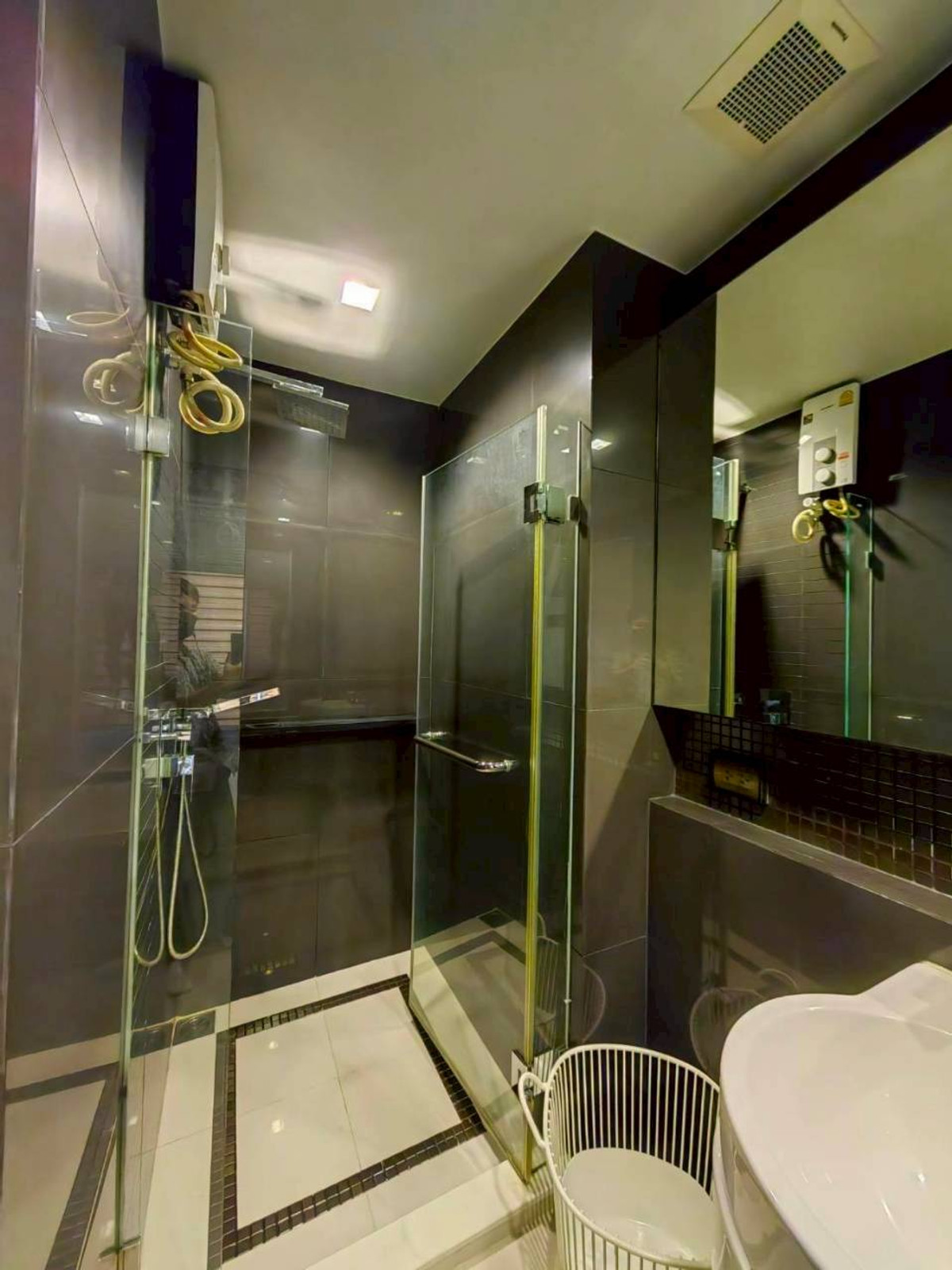 ให้เช่าคอนโดสาทร นราธิวาส : Hot Price , Big Size 🕌 45 Sqm+bathtub Fullyfurnish , Rhythm Sathorn 23,000-