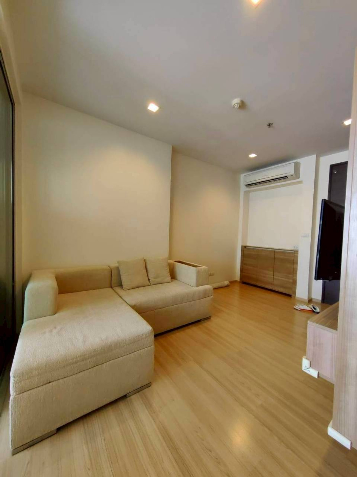 ให้เช่าคอนโดสาทร นราธิวาส : Hot Price , Big Size 🕌 45 Sqm+bathtub Fullyfurnish , Rhythm Sathorn 23,000-