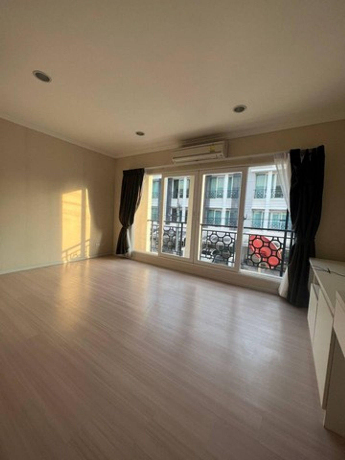 For SaleTownhomePattanakan, Srinakarin : Rama 9 house for sale, 3 floors, cheapest price in this area. Baan Klang Muang Rama 9, a project on Rama 9 Road.