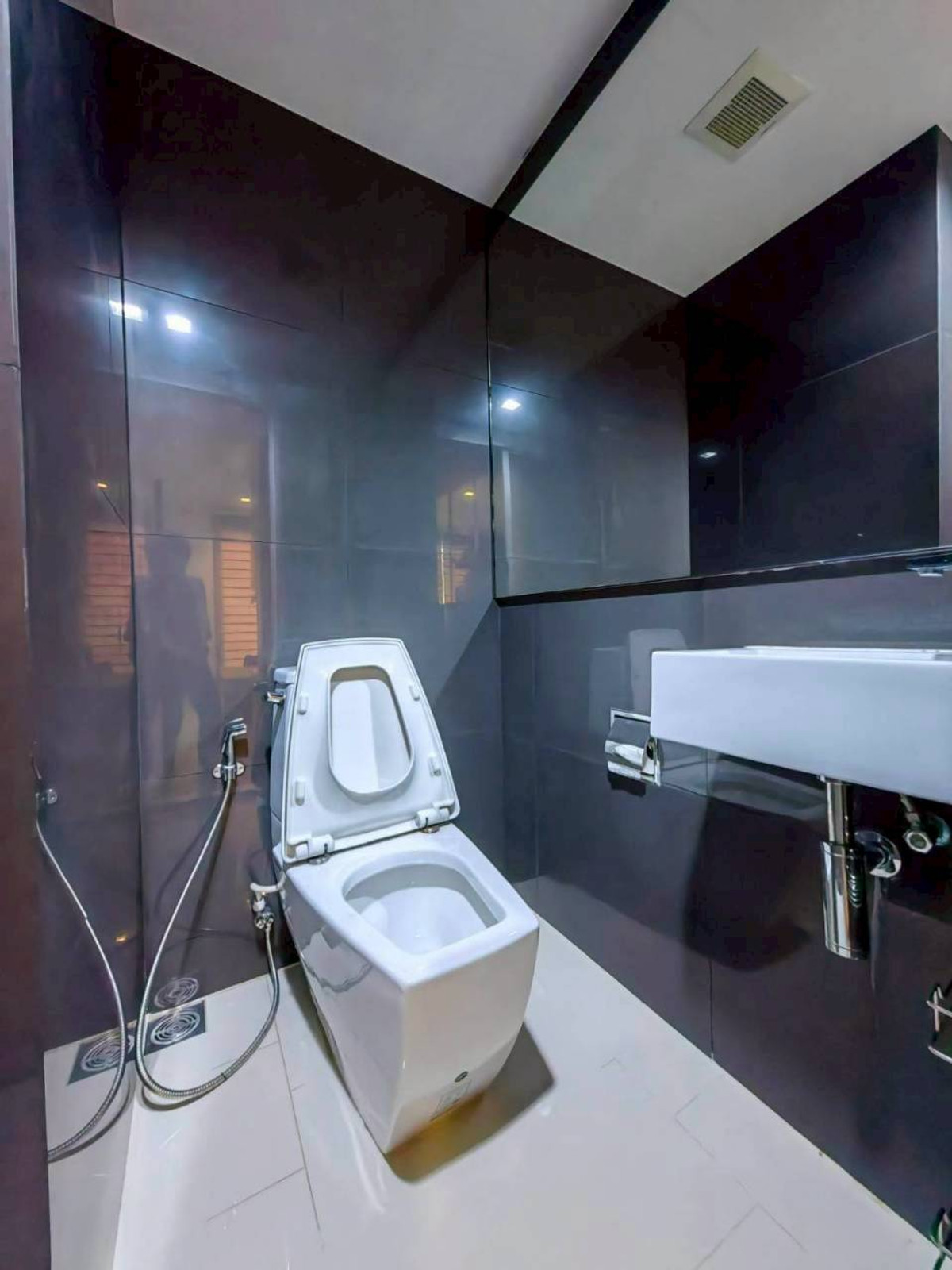 ให้เช่าคอนโดสาทร นราธิวาส : Hot Price , Big Size 🕌 45 Sqm+bathtub Fullyfurnish , Rhythm Sathorn 23,000-