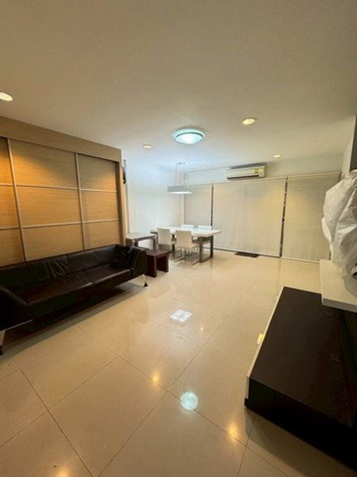 For RentTownhomePattanakan, Srinakarin : Townhouse for rent ✨ Noble Cube Pattanakarn ✨ 3 bedrooms, 3 bathrooms, fully furnished and equipped with appliances.