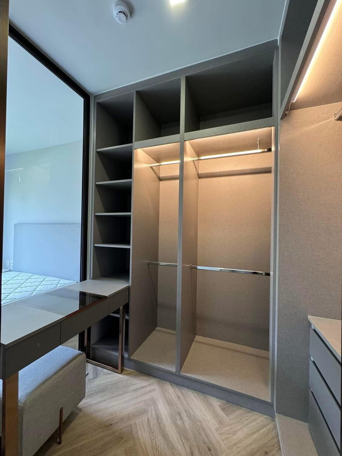 ให้เช่าคอนโดสุขุมวิท อโศก ทองหล่อ : PFD-07584 ให้เช่าคอนโด แชปเตอร์ ทองหล่อ 25 ( Chapter Thonglor 25 )   นัดชมห้อง ■ line : @propertyfinder	