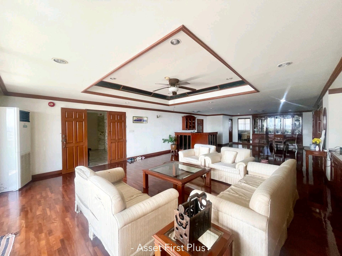 For SaleCondoSukhumvit, Asoke, Thonglor : Condo 452 sq m, 3 bedrooms, Thai kitchen, has a maids room zone. Suitable for families, wide balcony, panoramic view, private elevator, pets allowed.