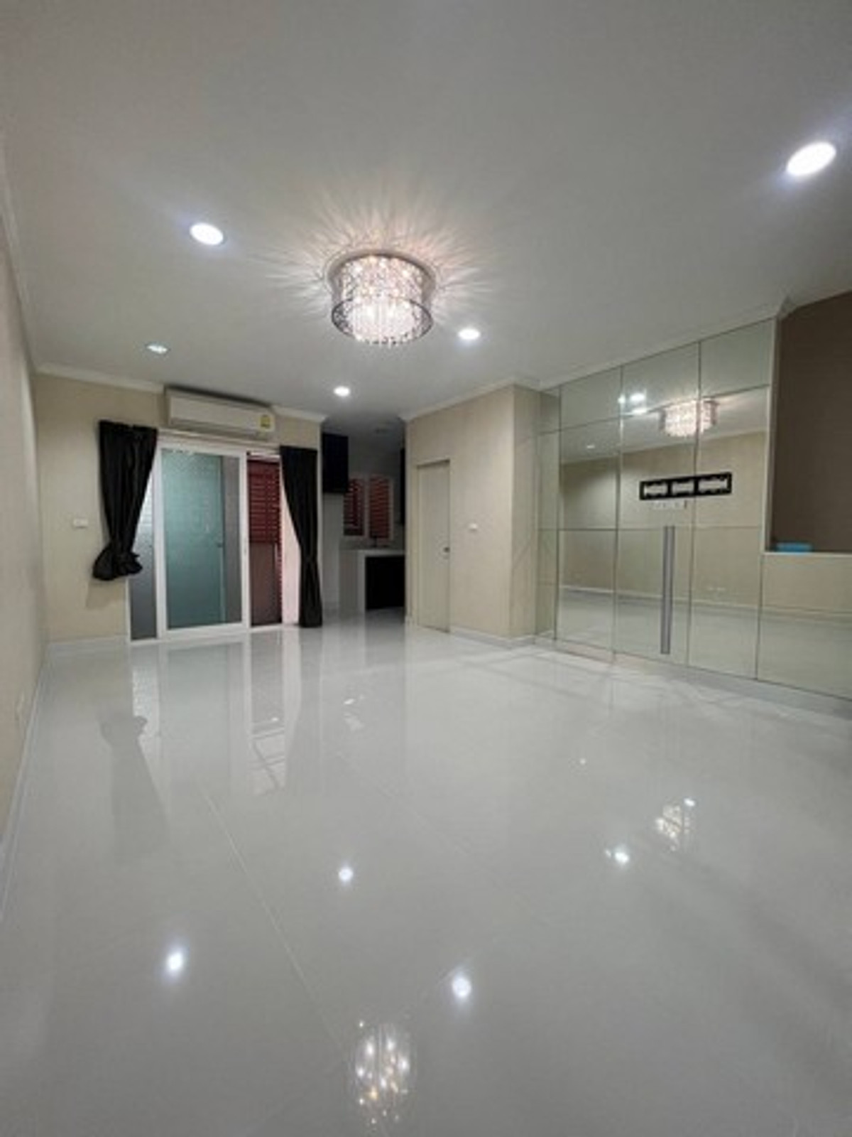 For SaleTownhomePattanakan, Srinakarin : Rama 9 house for sale, 3 floors, cheapest price in this area. Baan Klang Muang Rama 9, a project on Rama 9 Road.