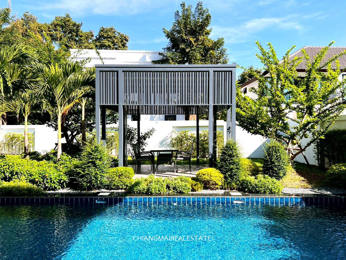 ขายบ้านเชียงใหม่ : บ้านหลังนี้คือพื้นที่ของ “ครอบครัวที่ต้องการคุณภาพชีวิตจริง ๆ”  S2672 | พูลวิลล่า 2 ชั้นหลังใหญ่ – แม่เหียะ เมืองเชียงใหม่ เพียง 3 นาทีถึงถนนเชียงใหม่–หางดง น้ำไม่ท่วม พร้อมเข้าอยู่ทันที