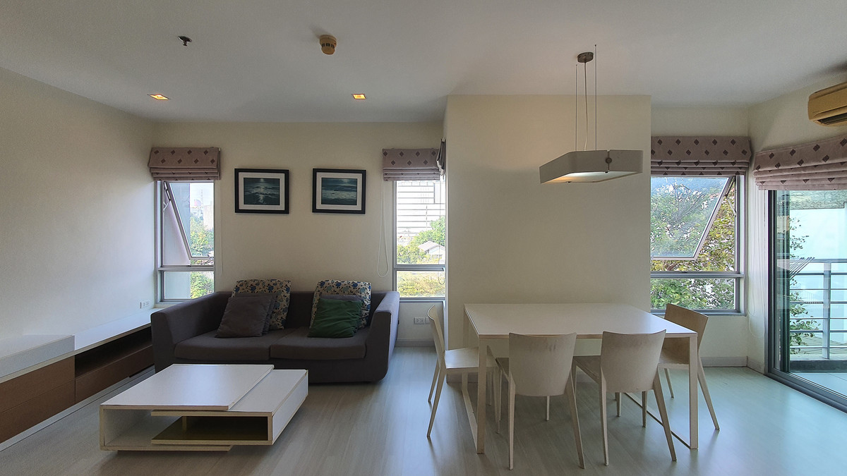 For SaleCondoLadprao, Central Ladprao : Condo for sale: The Room Ratchada, corner unit, swimming pool view