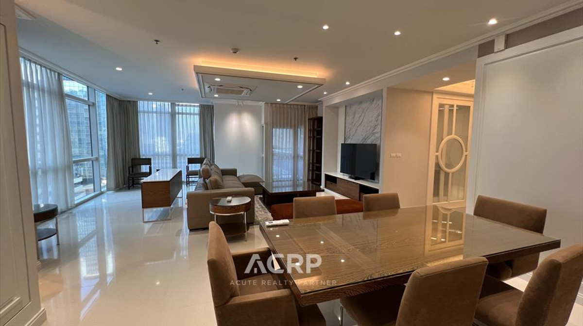 For RentCondoWitthayu, Chidlom, Langsuan, Ploenchit : For Rent: Exclusive 3-Bedroom Unit at Athenee Residence - 189 sq.m. Fully Renovated.