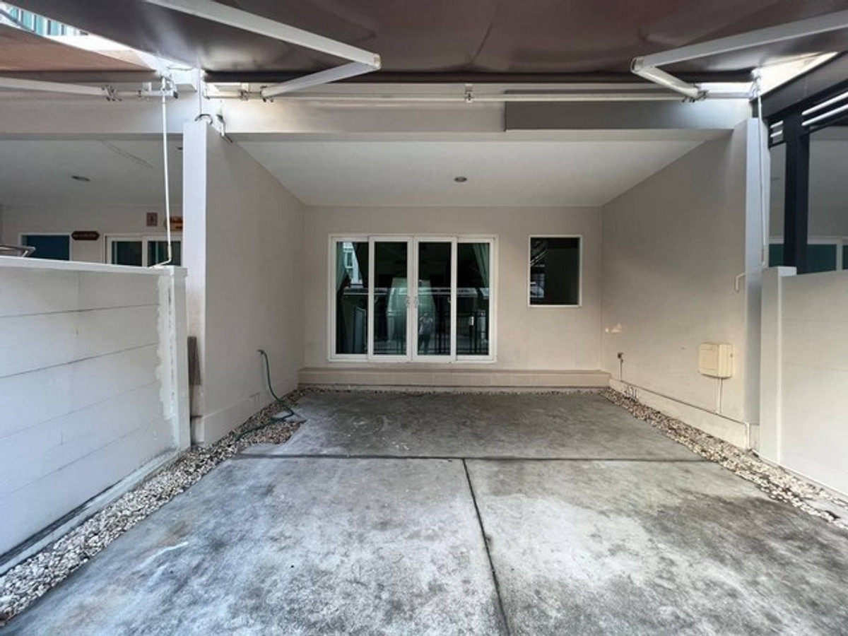 For SaleTownhomePattanakan, Srinakarin : Rama 9 house for sale, 3 floors, cheapest price in this area. Baan Klang Muang Rama 9, a project on Rama 9 Road.