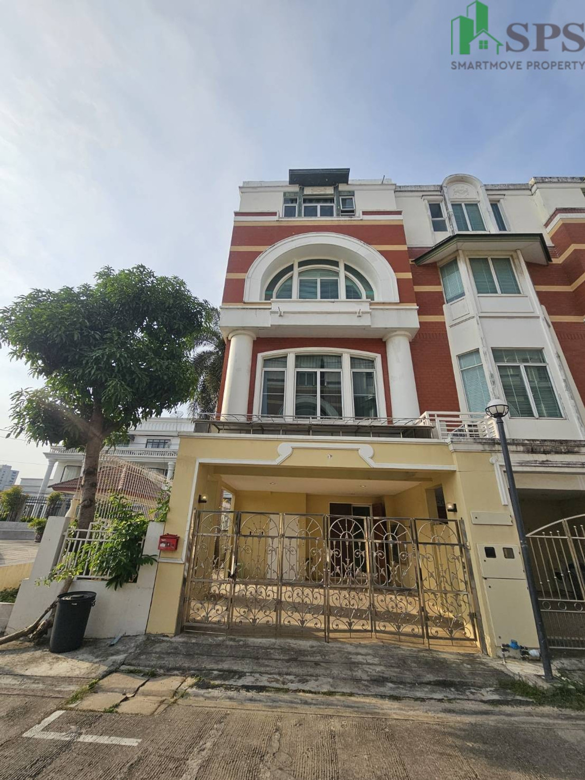 For RentTownhomeOnnut, Udomsuk : 4-story corner townhouse for rent in Baan Rawipha, Sukhumvit 103, fully furnished ready to move in (SPSP634)