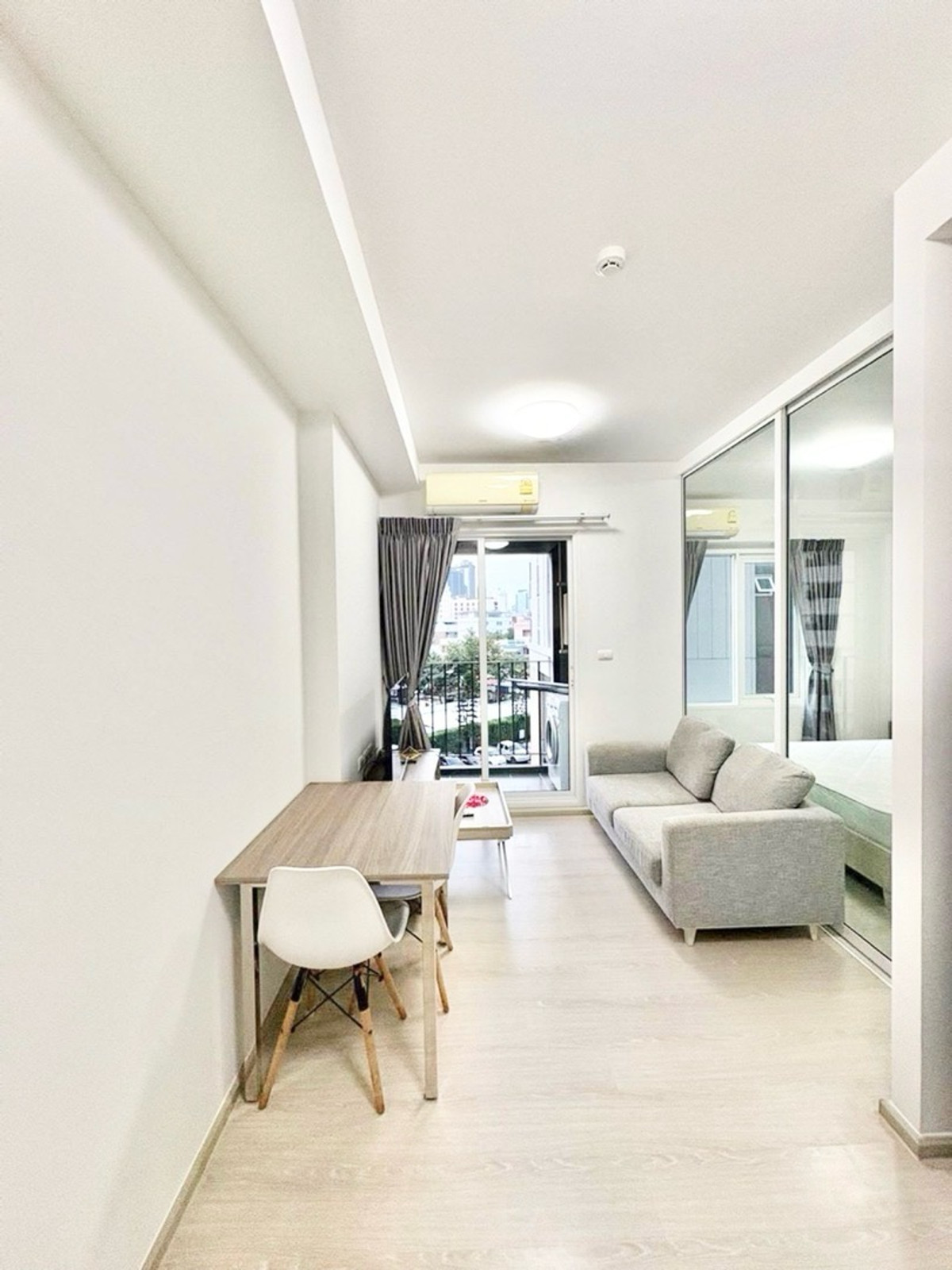 For SaleCondoRatchadapisek, Huaikwang, Suttisan : 📍Condo for sale: Chapter One Eco Ratchada-Huai Khwang, near MRT Huai Khwang (1 minute walk) and there is a Shuttle Bus service to the station.