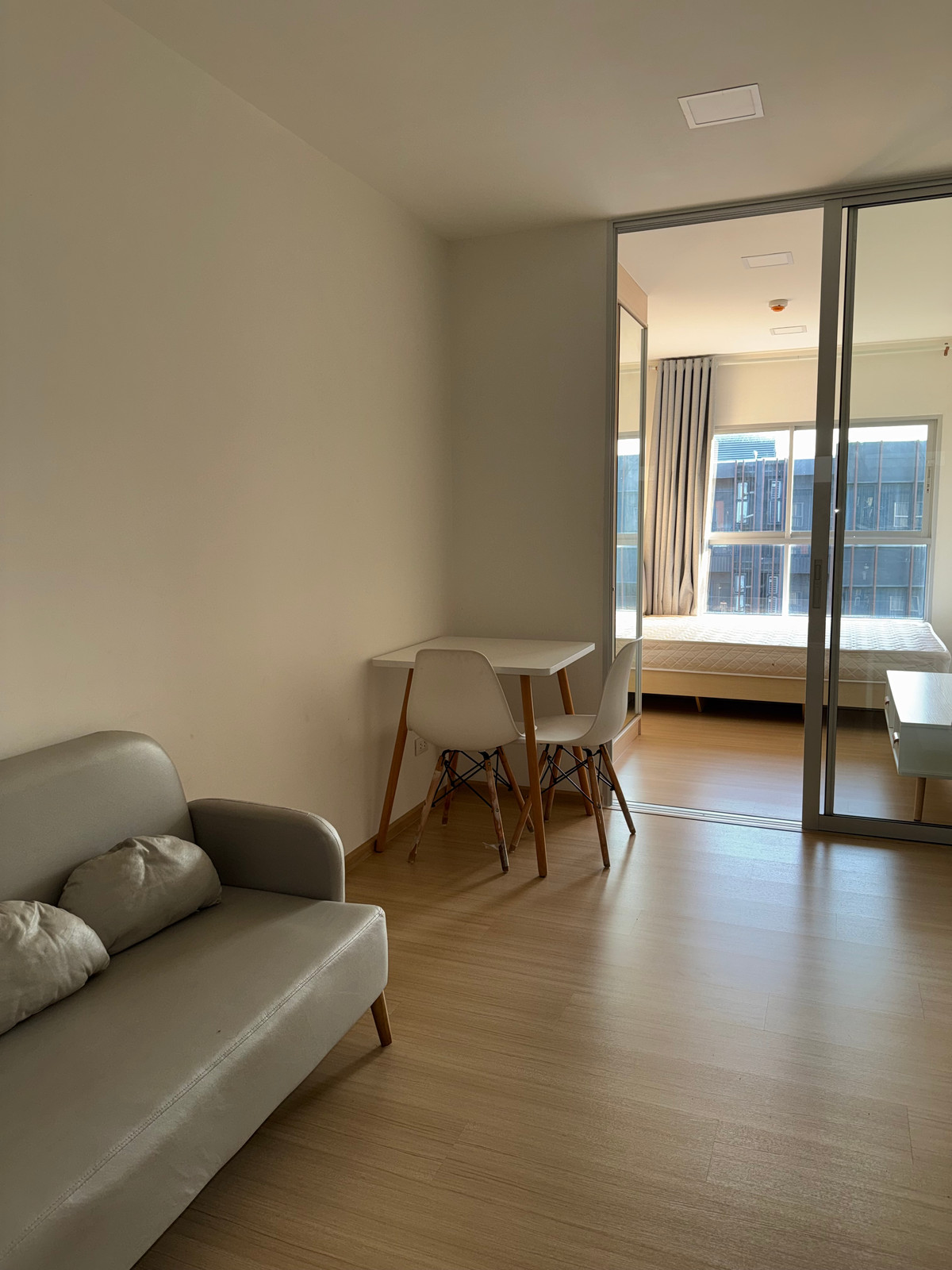 ให้เช่าคอนโดปทุมธานี รังสิต ธรรมศาสตร์ : ✅ ว่าง! พร้อมเข้าอยู่ Plum Fresh 🌟  ค่าเช่าถูกสุด! 7,500 บาท/เดือน 🛏 1 ห้องนอนบานสไลด์  📏 26 ตร.ม. 🏙️ ตึก A ชั้น 3 ตึก B ชั้น 8 เลขที่ห้องดี 🚫 ไม่รับ Co-Agent