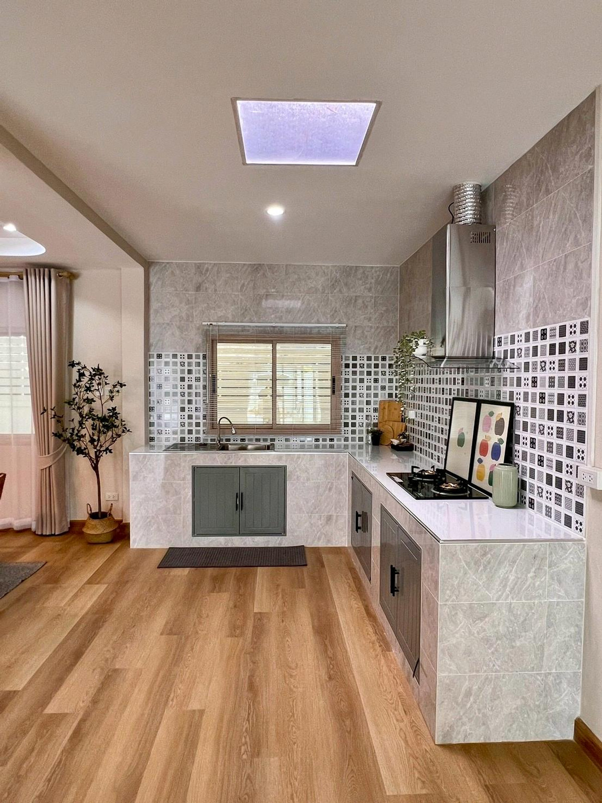 For SaleHouseNawamin, Ramindra : 2-story detached house, KC Garden Home Village, Nimitmai 40, Suvarnabhumi Airport. Minburi BTS Station 2 lines, Sarasart Nimitmai School Fashion Island Department Store, Promenade, Amorini Lotus, Makro, Big C, Minburi Provincial Court government office.