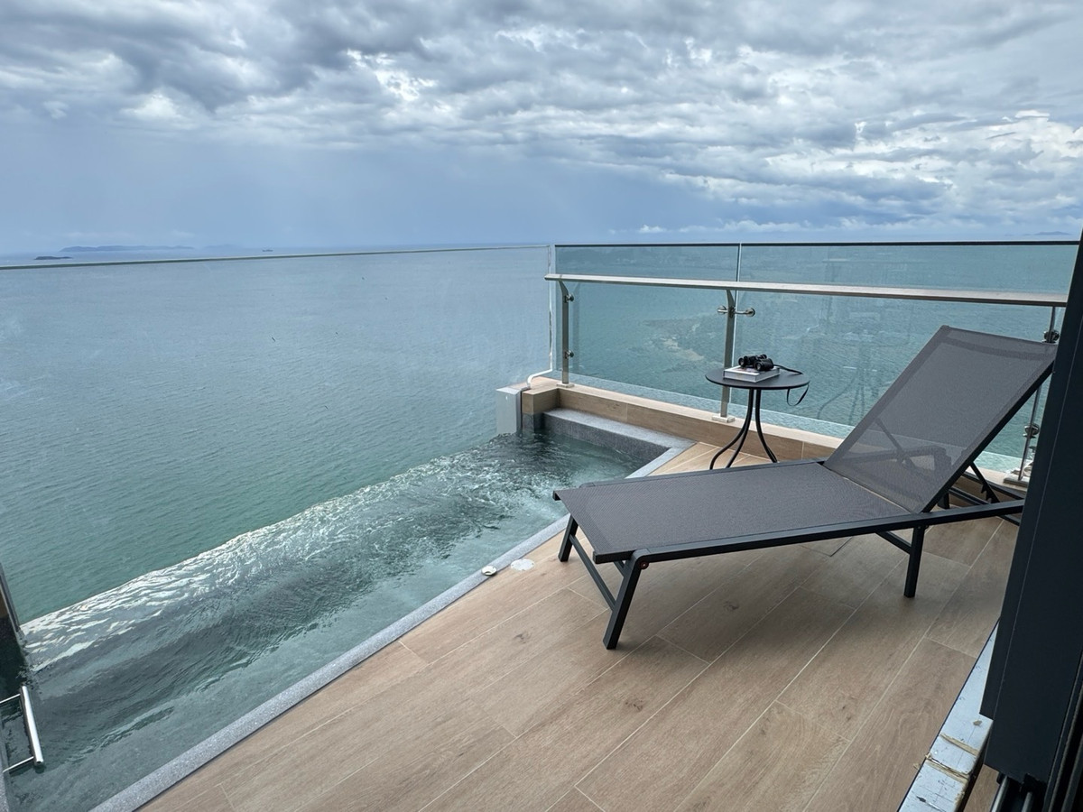 ให้เช่าคอนโดพัทยา บางแสน ชลบุรี สัตหีบ : 2 Bedroom with Private Jacuzzi Pool and Private Elevator - Arom Wongamat Pattaya