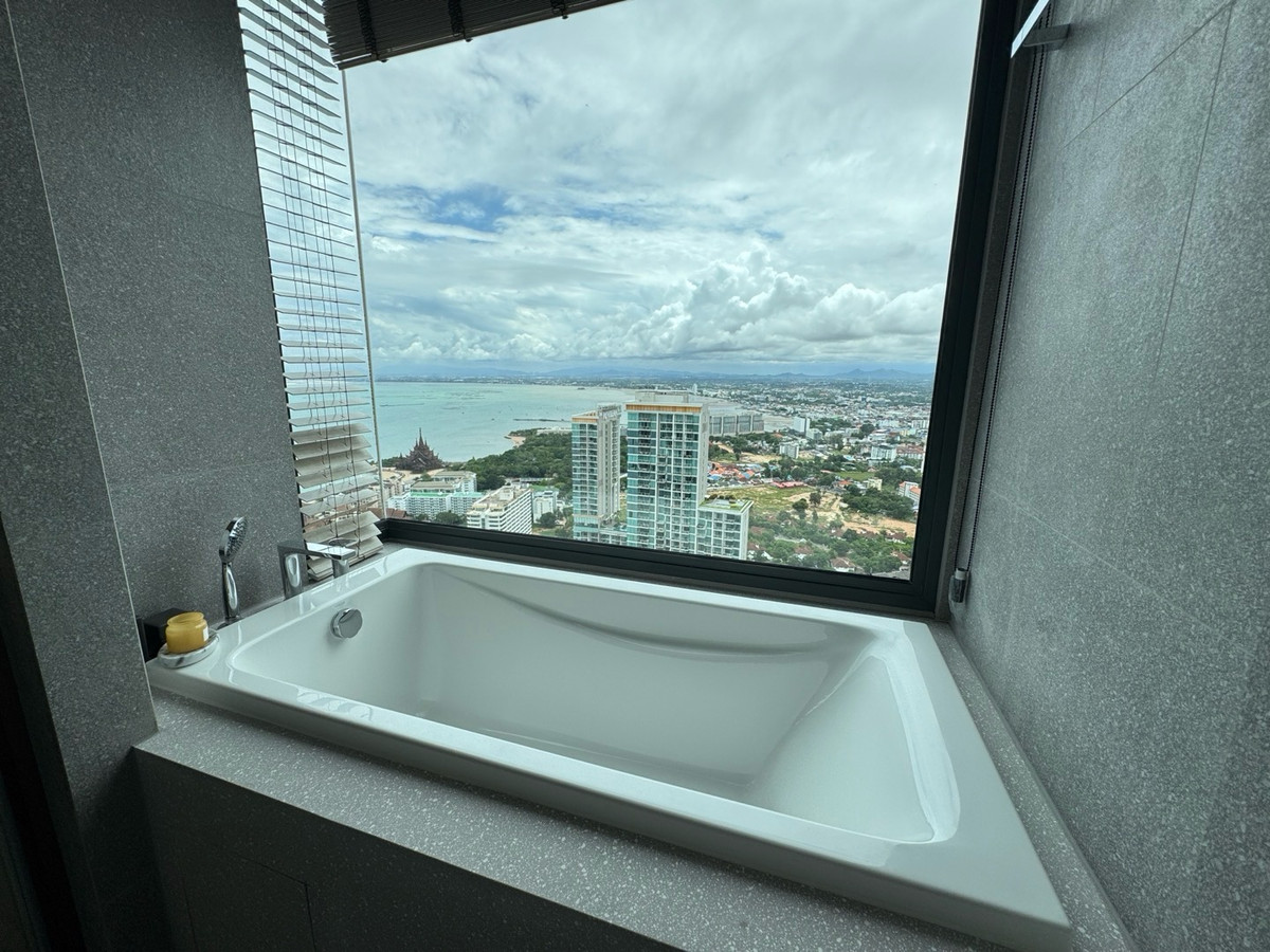 ให้เช่าคอนโดพัทยา บางแสน ชลบุรี สัตหีบ : 2 Bedroom with Private Jacuzzi Pool and Private Elevator - Arom Wongamat Pattaya