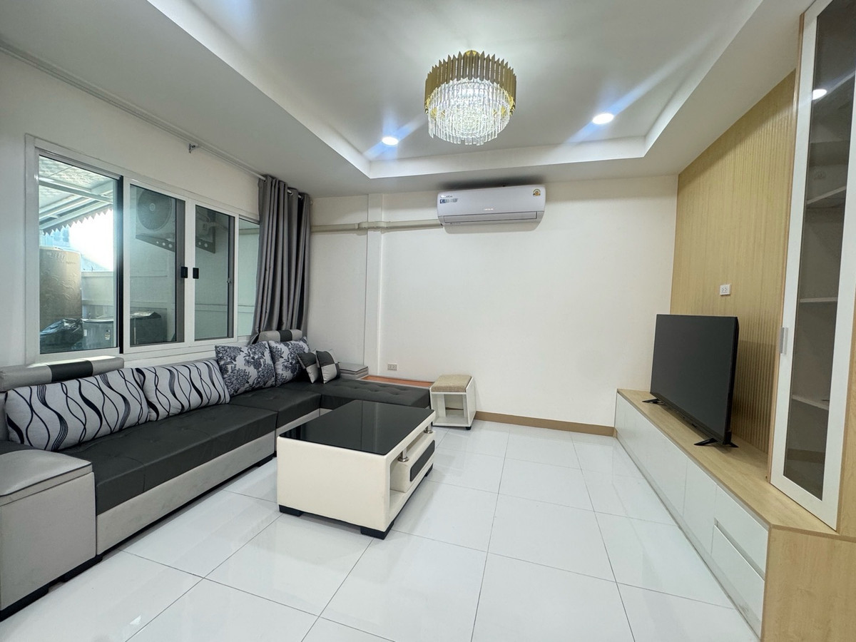 ให้เช่าทาวน์โฮมรัชดา ห้วยขวาง : 🌈ทาวเฮ้าส์2ชั้น รัชดา18 ห้วยขวาง บ้านใหม่ เฟอร์นิเจอร์ครบครัน เพิ่งรีโนเวทเสร็จ  ใกล้พระราม9 เหม่งจ๋าย ลาดพร้าว สุธิสาร5ห้องนอน 2ห้องน้ำ  ☀️