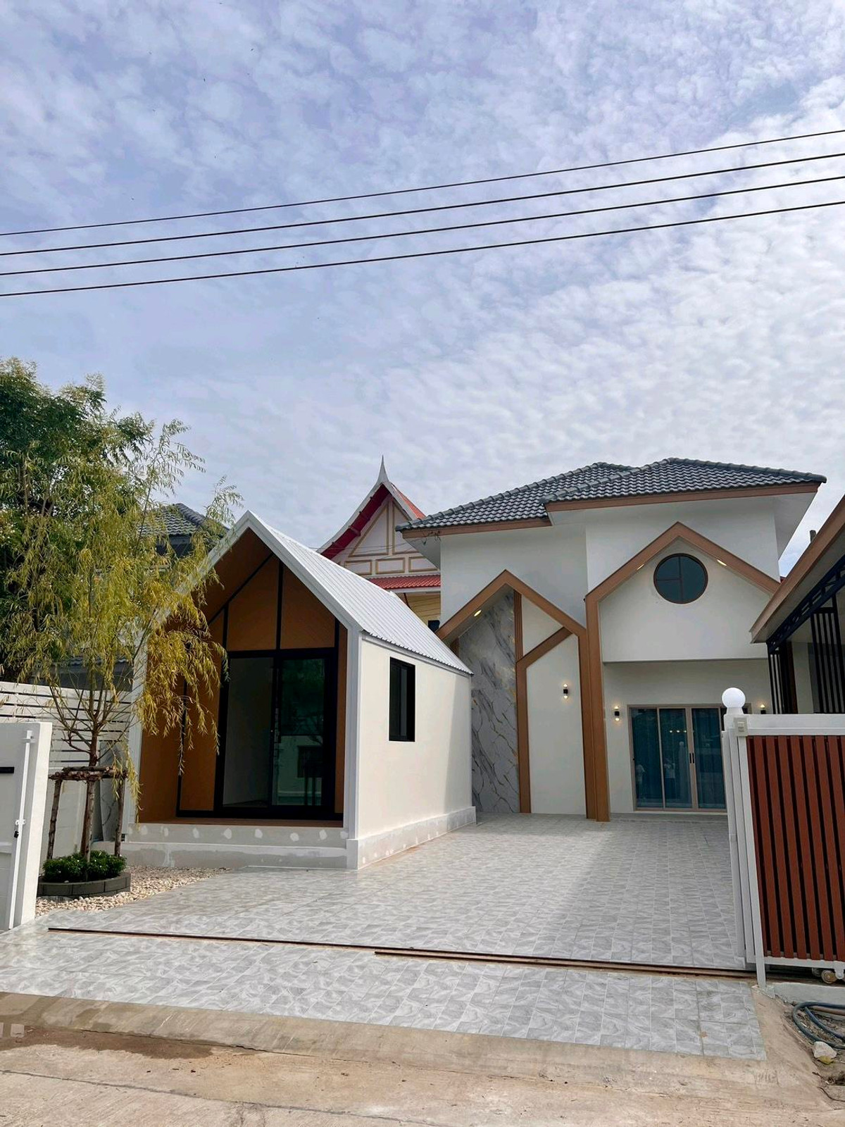 For SaleHouseNawamin, Ramindra : 2-story detached house, KC Garden Home Village, Nimitmai 40, Suvarnabhumi Airport. Minburi BTS Station 2 lines, Sarasart Nimitmai School Fashion Island Department Store, Promenade, Amorini Lotus, Makro, Big C, Minburi Provincial Court government office.